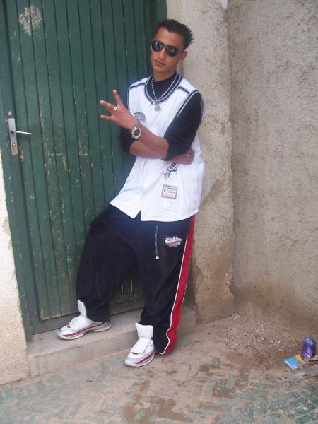 dima kayeb l3azz